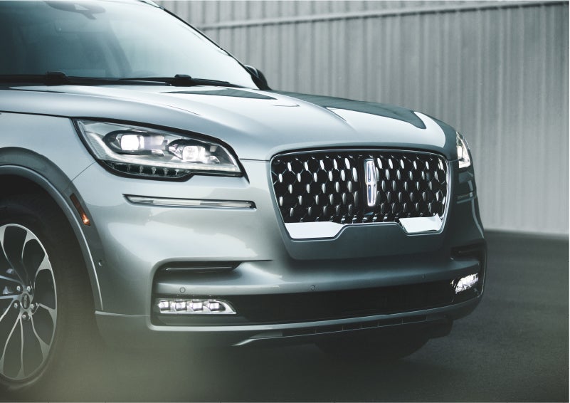 The available adaptive pixel LED headlamps of the 2023 Lincoln Aviator® SUV activated | Performance Lincoln Bountiful in Bountiful UT