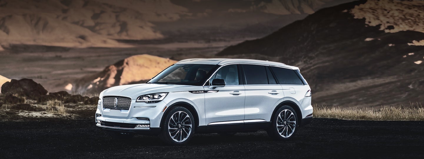 A 2024 Lincoln Aviator® SUV is parked at a mountain overlook | Performance Lincoln Bountiful in Bountiful UT