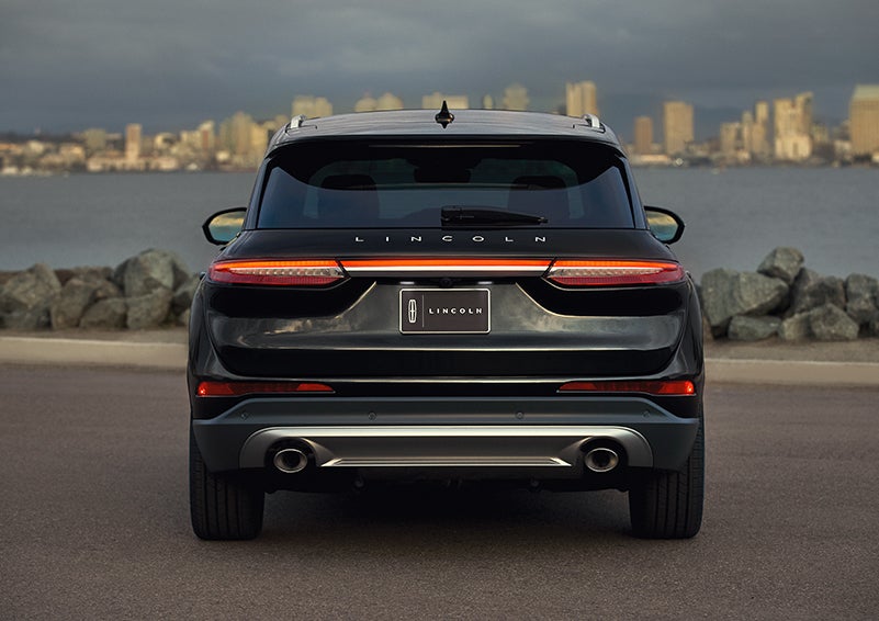 The rear lighting of the 2024 Lincoln Corsair® SUV spans the entire width of the vehicle. | Performance Lincoln Bountiful in Bountiful UT