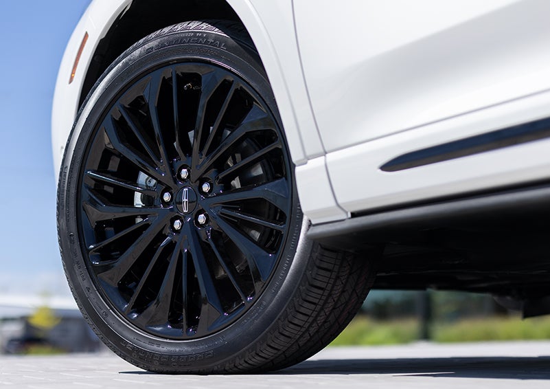 The stylish blacked-out 20-inch wheels from the available Jet Appearance Package are shown. | Performance Lincoln Bountiful in Bountiful UT